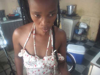 Curvypear webcam model stream image