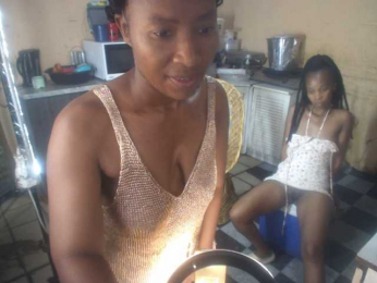 Curvypear webcam model stream image