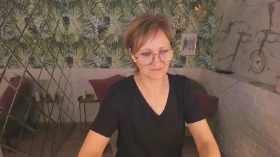 ParisCherry webcam model stream image