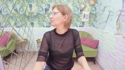 ParisCherry webcam model stream image