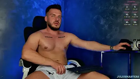 CLOUDYJULIUS webcam model stream image