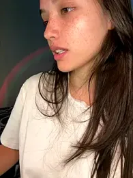 MisFrekcles_ webcam model stream image