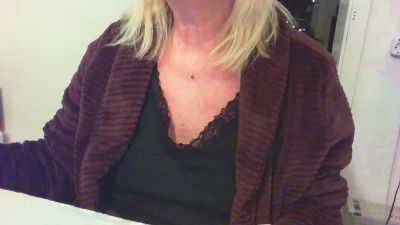 Milfmoni webcam model stream image