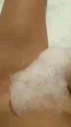Ilovelola webcam model stream image