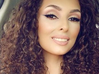 AishaApril webcam model stream image