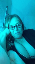 m_o_na_x webcam cam4 model stream image