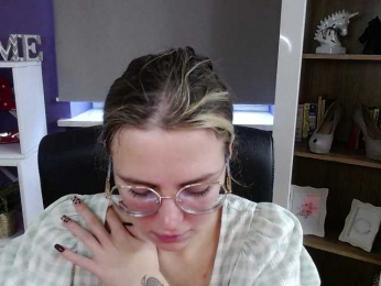 Soft-Zoey webcam model stream image