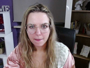 Soft-Zoey webcam model stream image