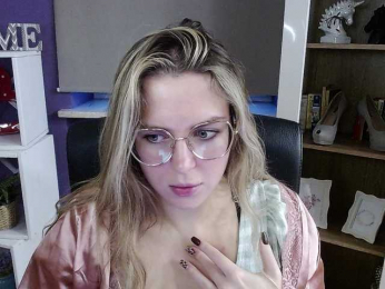 Soft-Zoey webcam model stream image