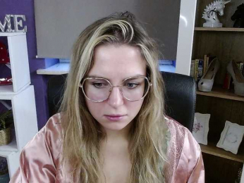 Soft-Zoey webcam model stream image