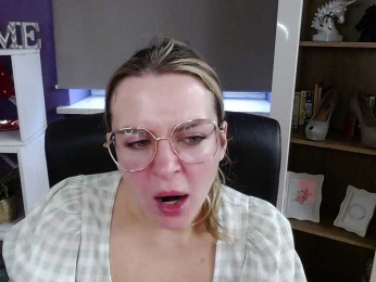 Soft-Zoey webcam model stream image