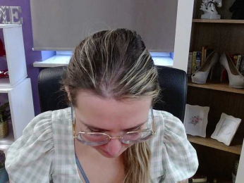 Soft-Zoey webcam model stream image