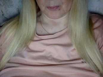 BlondyVio webcam model stream image