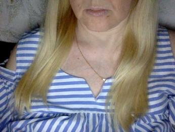 BlondyVio webcam model stream image