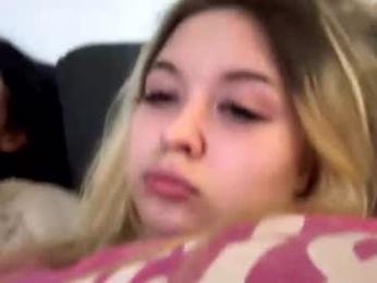 green_eyes_twinkl webcam model stream image