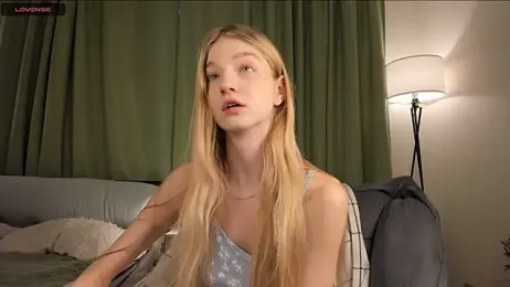 DreamyGleam webcam stripchat model stream image