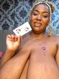 Thasha8 webcam model stream image