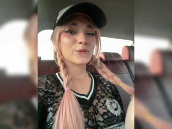 AstridMoss webcam bongacams model stream image