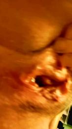 Sum85 webcam model stream image