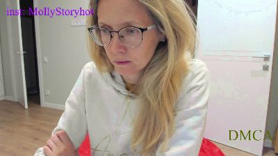 YourMolly webcam model stream image