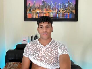 Yoxi Martinez webcam model stream image