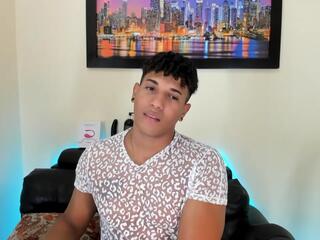 Yoxi Martinez webcam model stream image