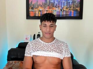 Yoxi Martinez webcam model stream image