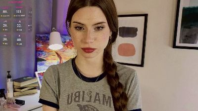 Umia_Bordered webcam model stream image