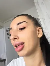 BlueEyes_BB webcam model stream image