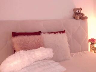 Rebeca Leigh webcam model stream image