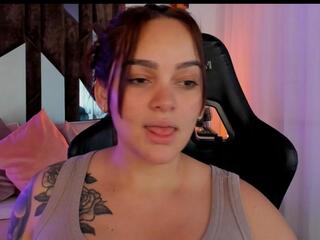 Valentine White webcam model stream image