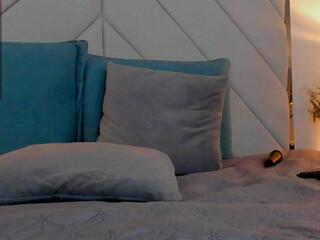 Valentine White webcam model stream image