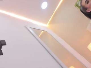 mia-thompson-1 webcam model stream image