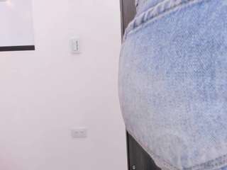 mia-thompson-1 webcam model stream image