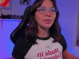miavelour webcam model stream image