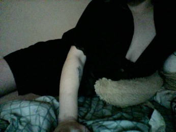 Plushly webcam model stream image