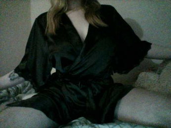 Plushly webcam bongacams model stream image