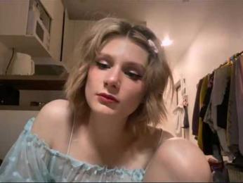 AideWaddick webcam bongacams model stream image