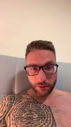 LaryFlint webcam model stream image