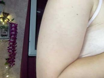 Queenli483 webcam bongacams model stream image