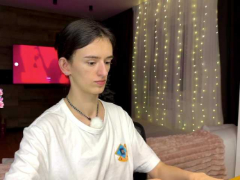 SweetieTati webcam model stream image