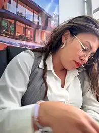 LIZ-06_ webcam model stream image