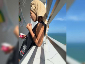 lean-lie webcam model stream image