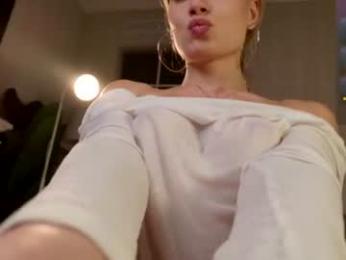 wellicaren webcam model stream image