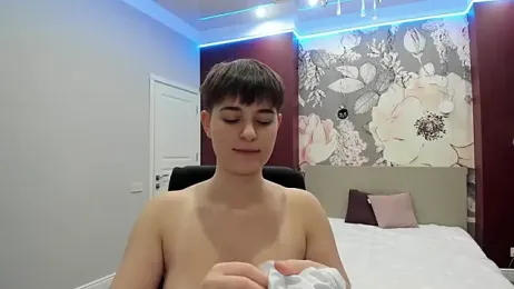 EmiliaYours webcam model stream image