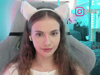 VikkiExtraCheese webcam model stream image