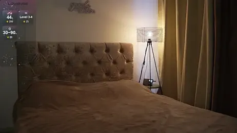 LindaWarners webcam model stream image