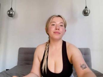 AlyraSun webcam model stream image