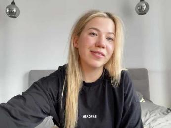 AlyraSun webcam model stream image