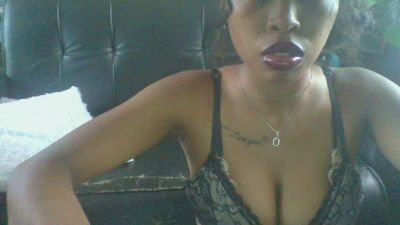 Gyalemasquee webcam model stream image